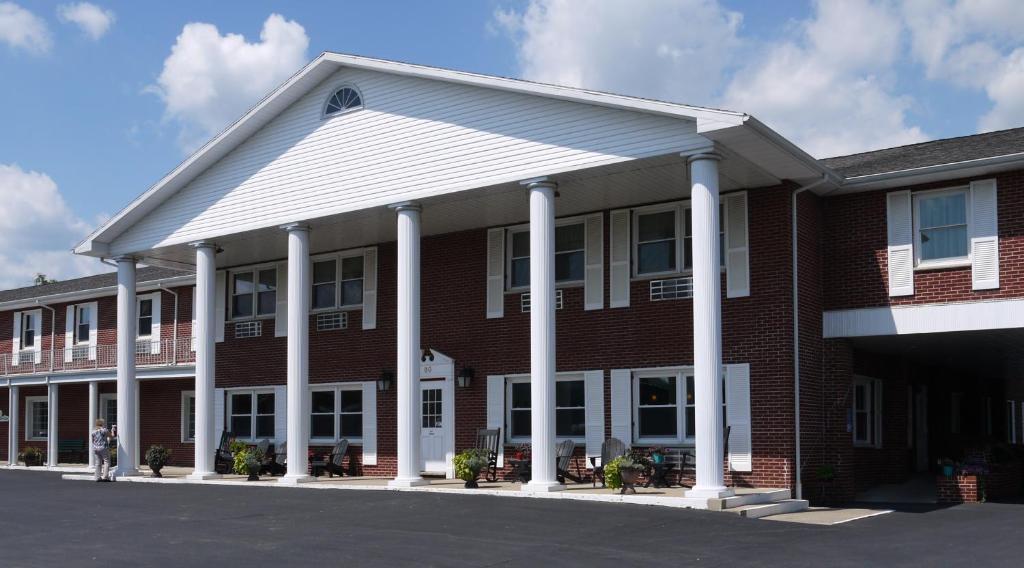 Bicentennial Inn Buckhannon Exterior photo